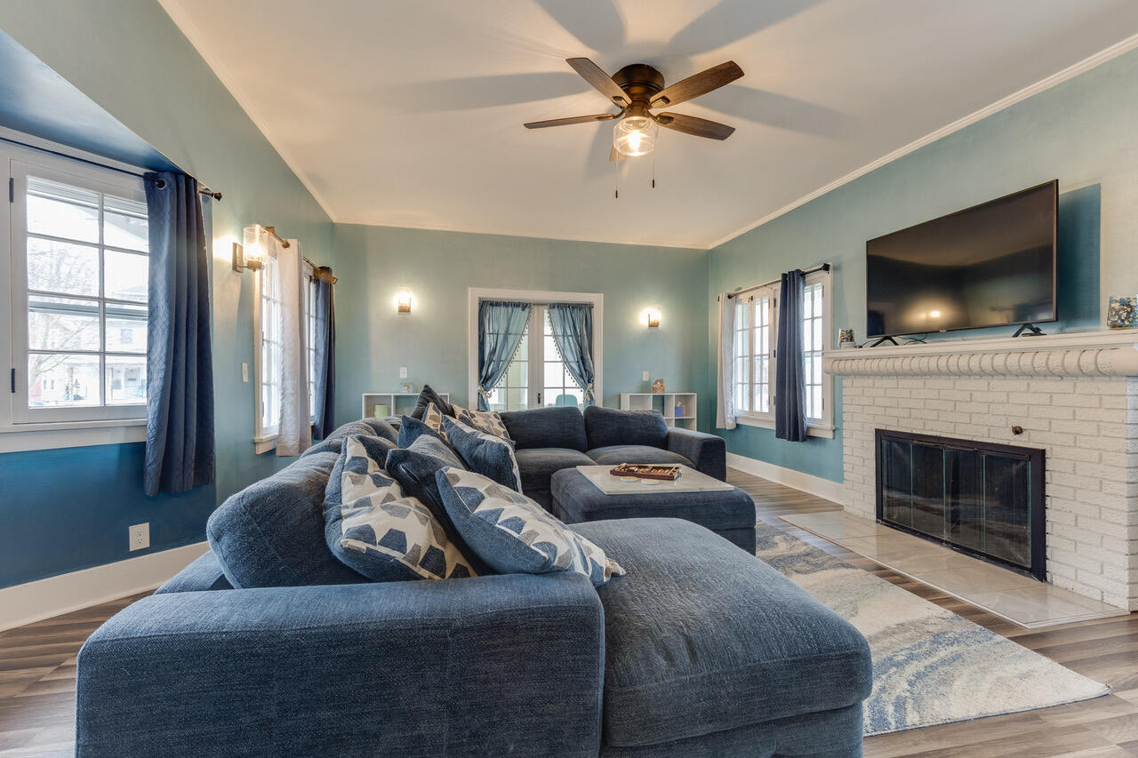 1500 W Saint Joseph Street