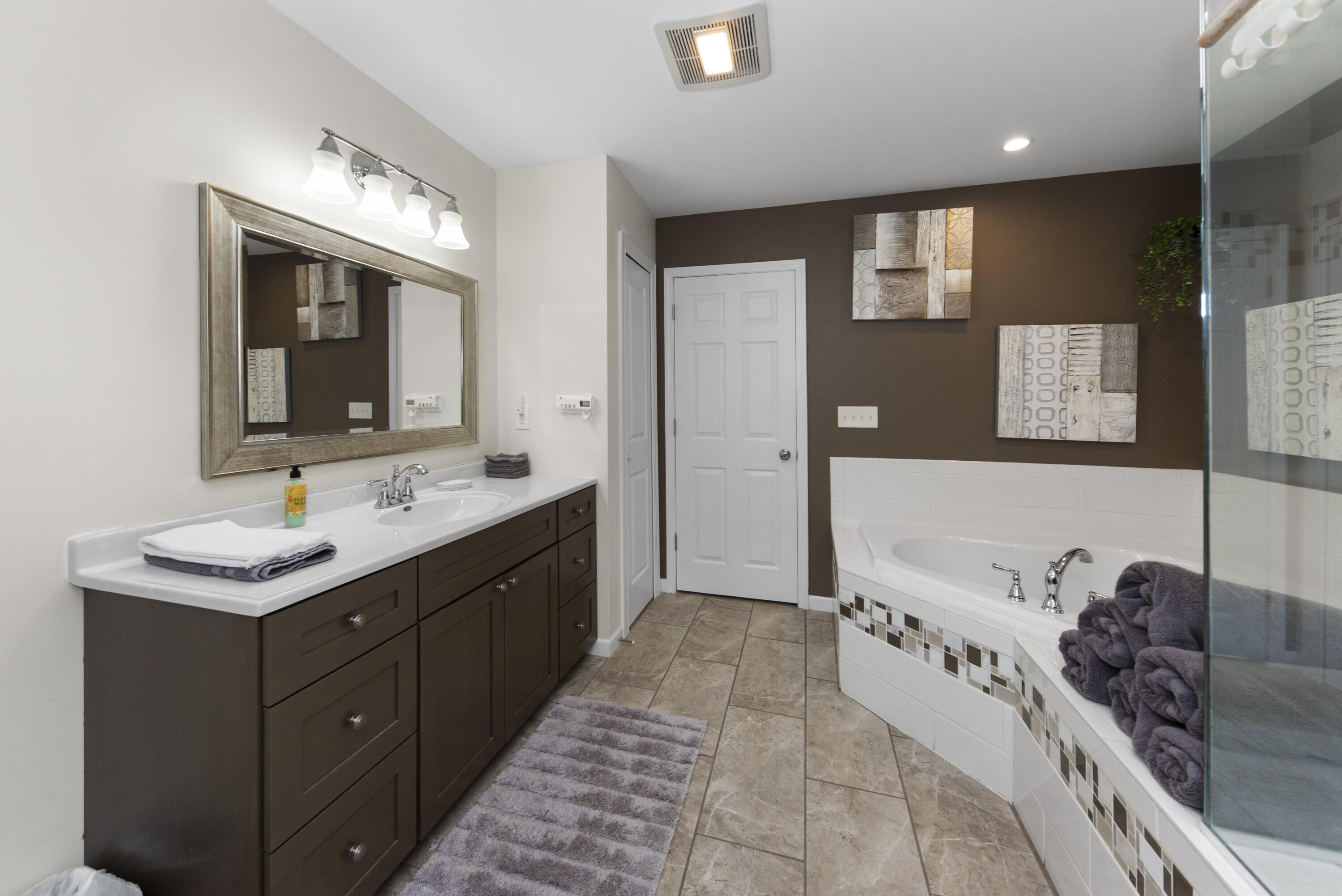 Howell, Michigan 48843, United States, 3 Bedrooms Bedrooms, ,3 BathroomsBathrooms,Residential,Active,189708