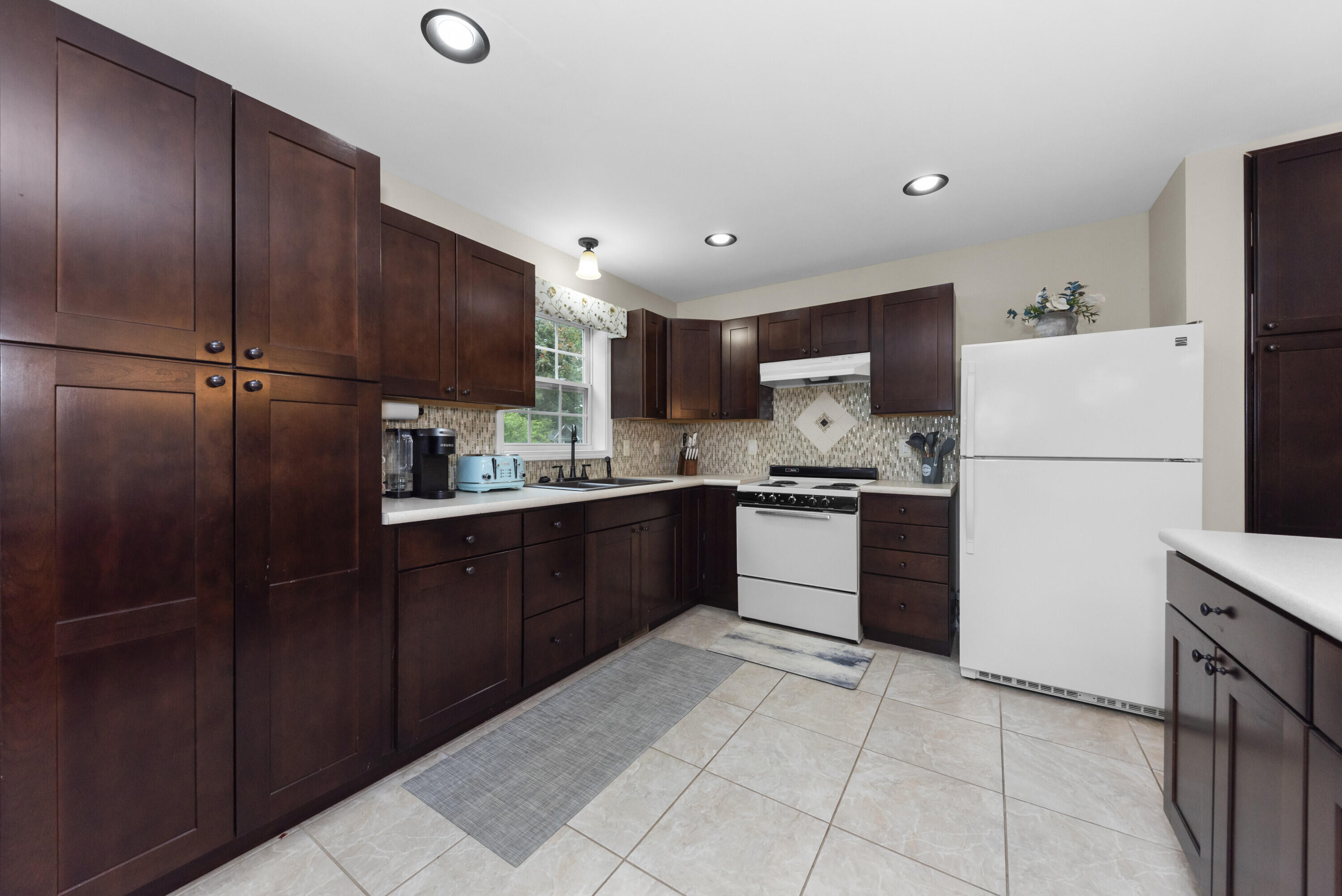 Howell, Michigan 48843, United States, 3 Bedrooms Bedrooms, ,3 BathroomsBathrooms,Residential,Active,189708