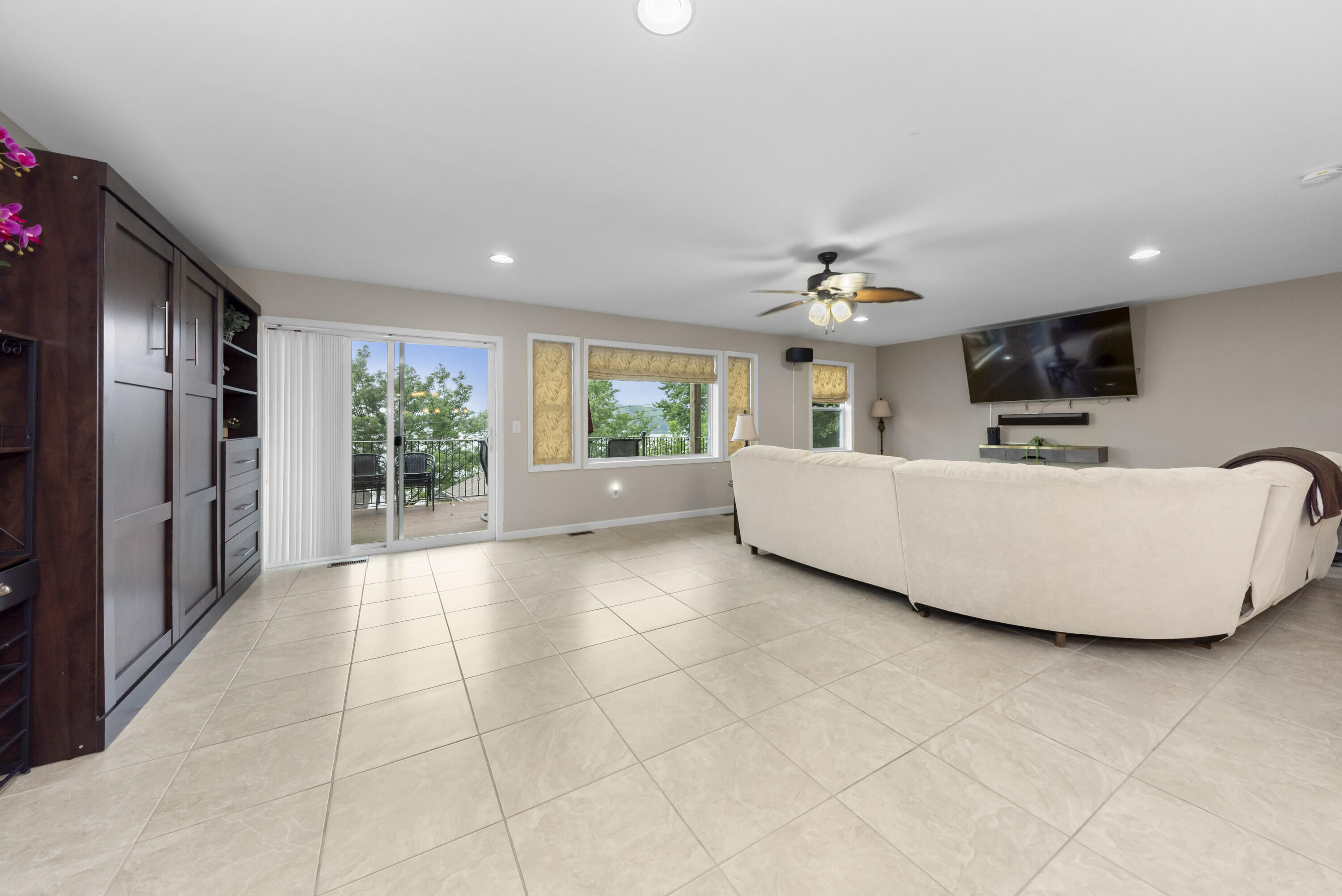 Howell, Michigan 48843, United States, 3 Bedrooms Bedrooms, ,3 BathroomsBathrooms,Residential,Active,189708