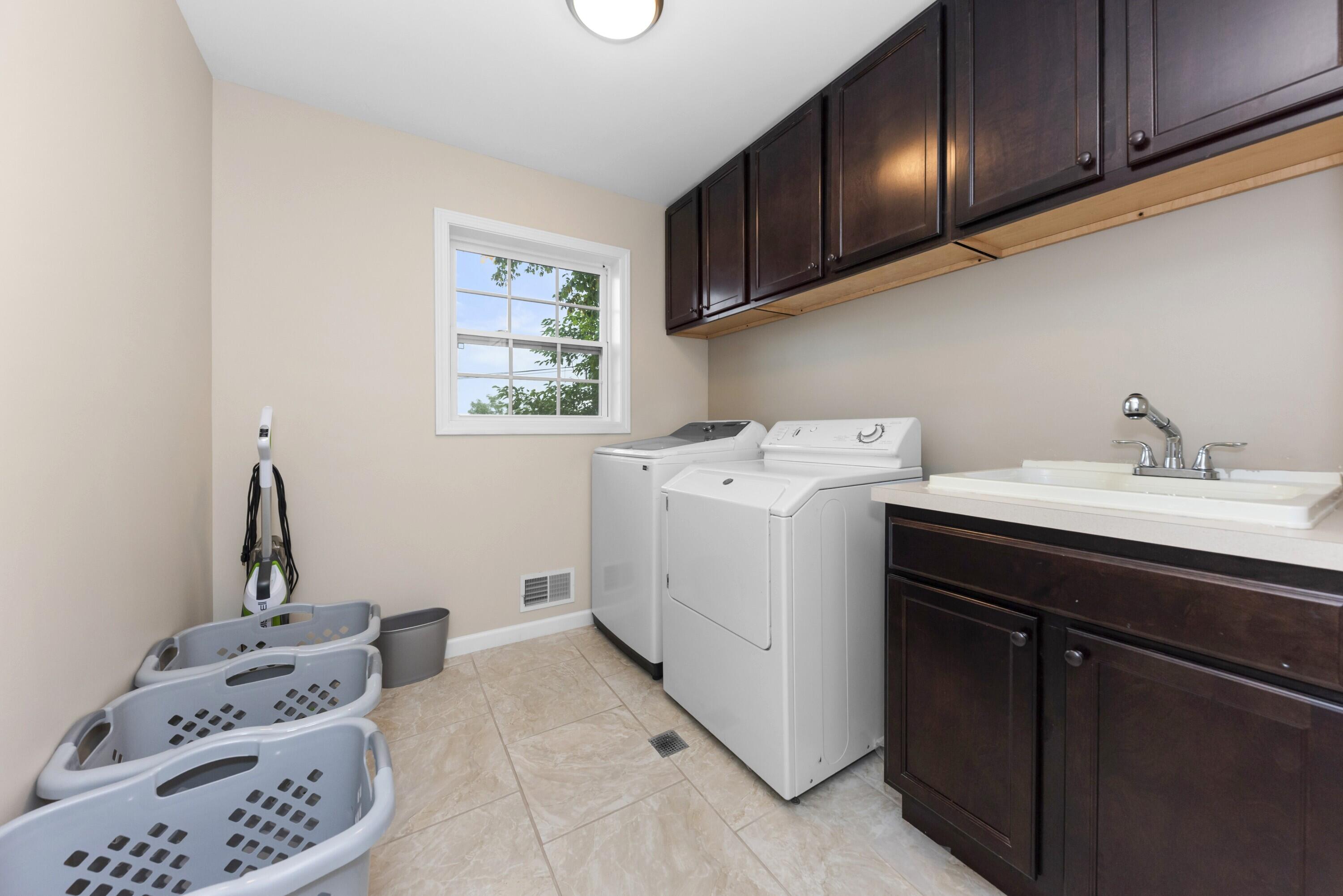 Howell, Michigan 48843, United States, 3 Bedrooms Bedrooms, ,3 BathroomsBathrooms,Residential,Active,189708