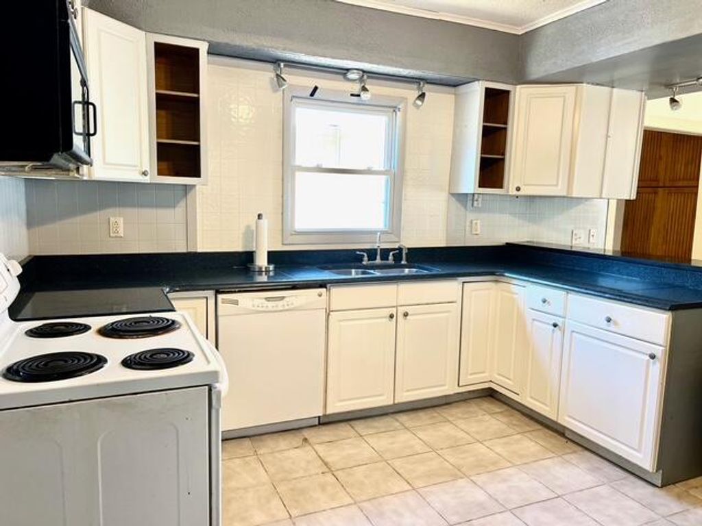 Photo of 1440 S Brooks Road, Muskegon, MI 49442 (MLS # 25038832)