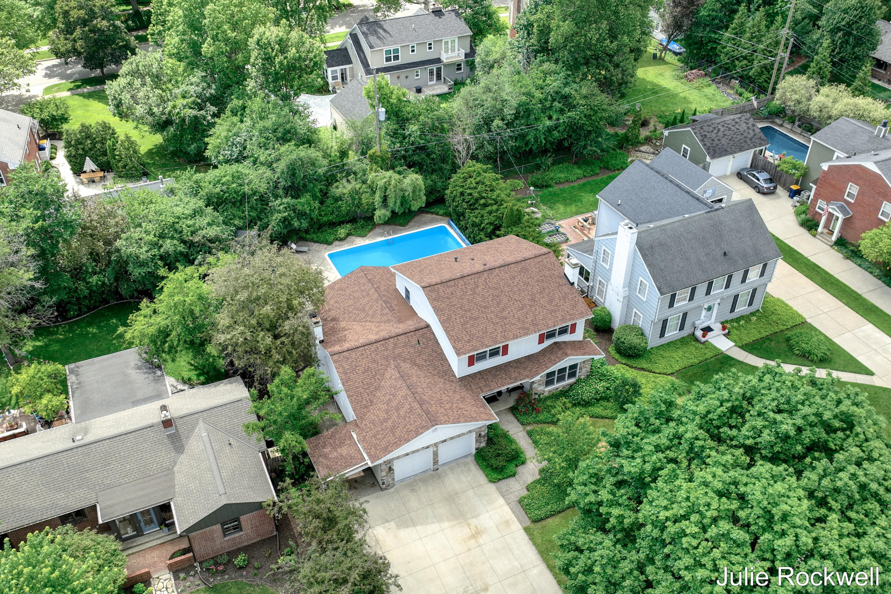Photo 1 of 46 — 1433 Sherwood Avenue SE, Grand Rapids, MI 49506
