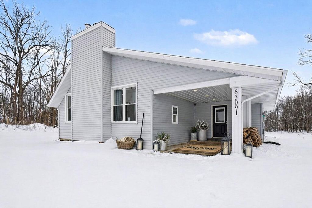 Photo of 63091 Calvin Center Road, Cassopolis, MI 49031 (MLS # 26006003)