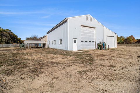 Photo of 8705 W Oceana Drive, Pentwater, MI 49449 (MLS # 25055811)