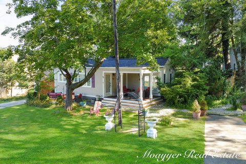 15 E Wall Street Douglas MI 49406