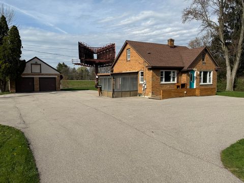 MLS: 25018476