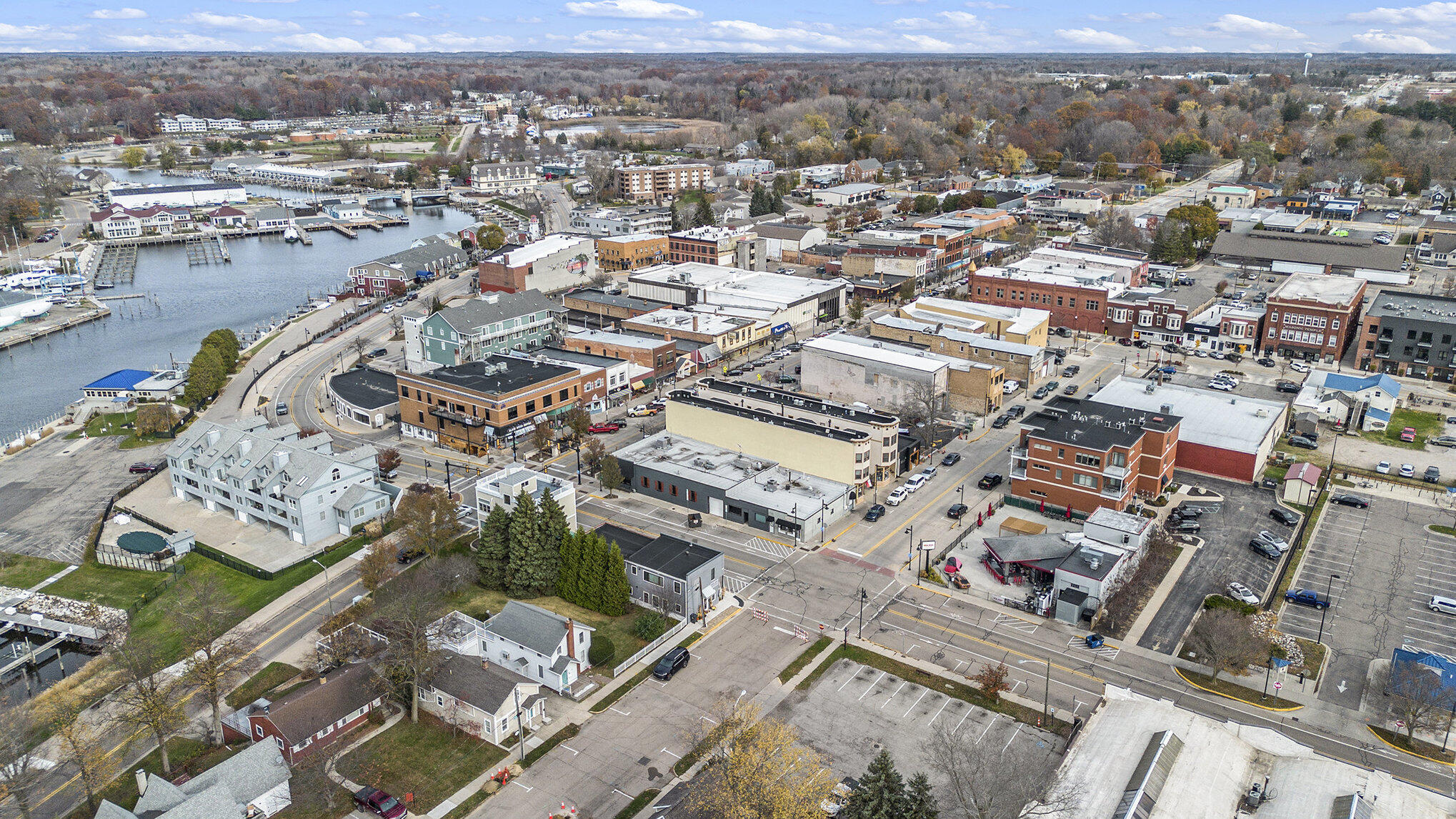 South Haven, Michigan 49090, United States, 1 Bedroom Bedrooms, ,1 BathroomBathrooms,Residential,Pending,32945