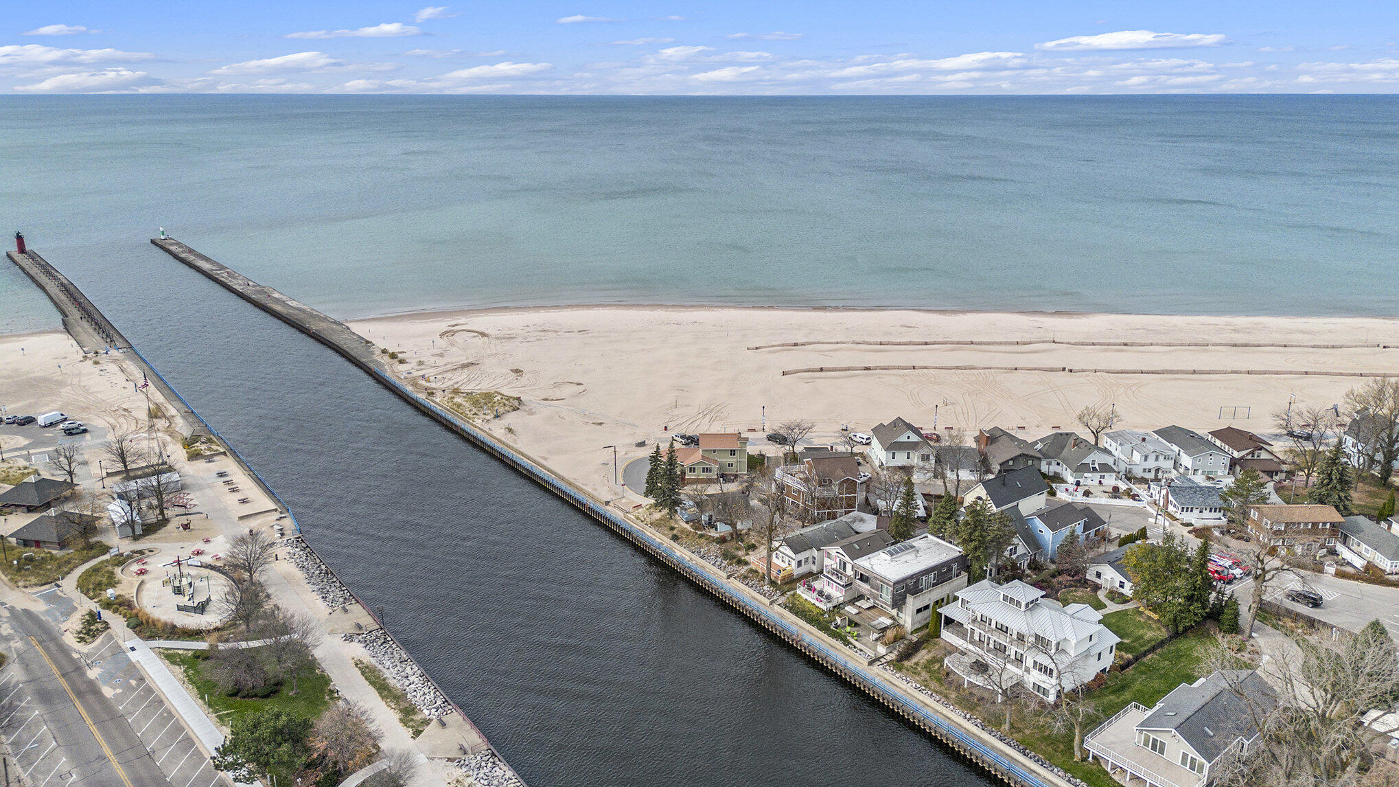 South Haven, Michigan 49090, United States, 1 Bedroom Bedrooms, ,1 BathroomBathrooms,Residential,Pending,32945