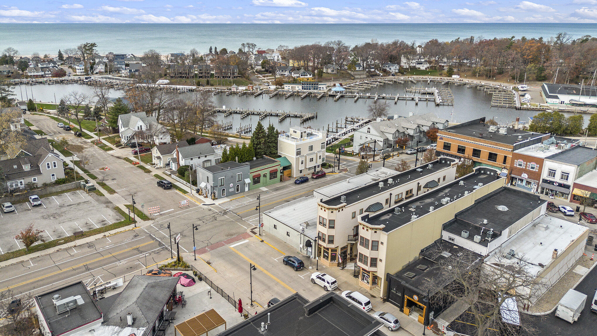 South Haven, Michigan 49090, United States, 1 Bedroom Bedrooms, ,1 BathroomBathrooms,Residential,Pending,32945