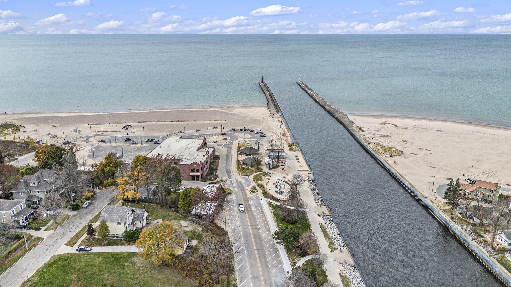 South Haven, Michigan 49090, United States, 1 Bedroom Bedrooms, ,1 BathroomBathrooms,Residential,Pending,32945