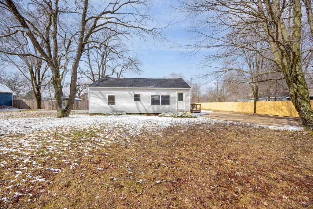 Photo of 739 Chandler Street, Muskegon, MI 49442 (MLS # 26010471)