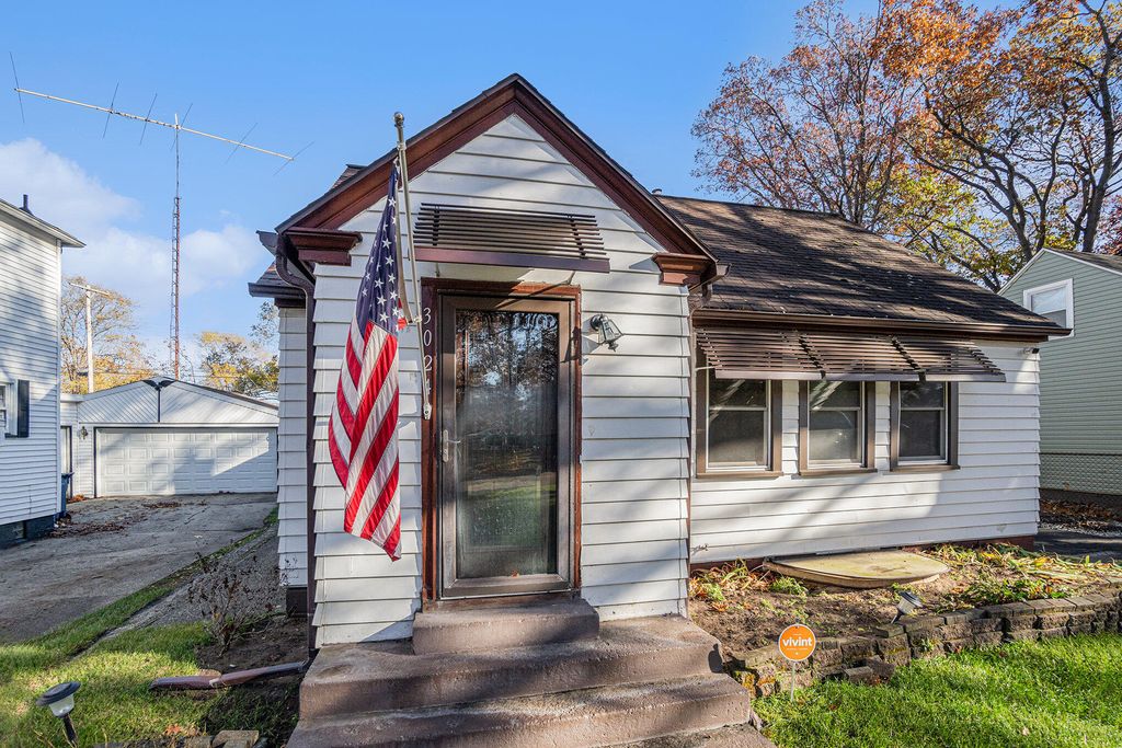 Photo of 3024 Woodcliffe Drive, Muskegon, MI 49444 (MLS # 25058544)