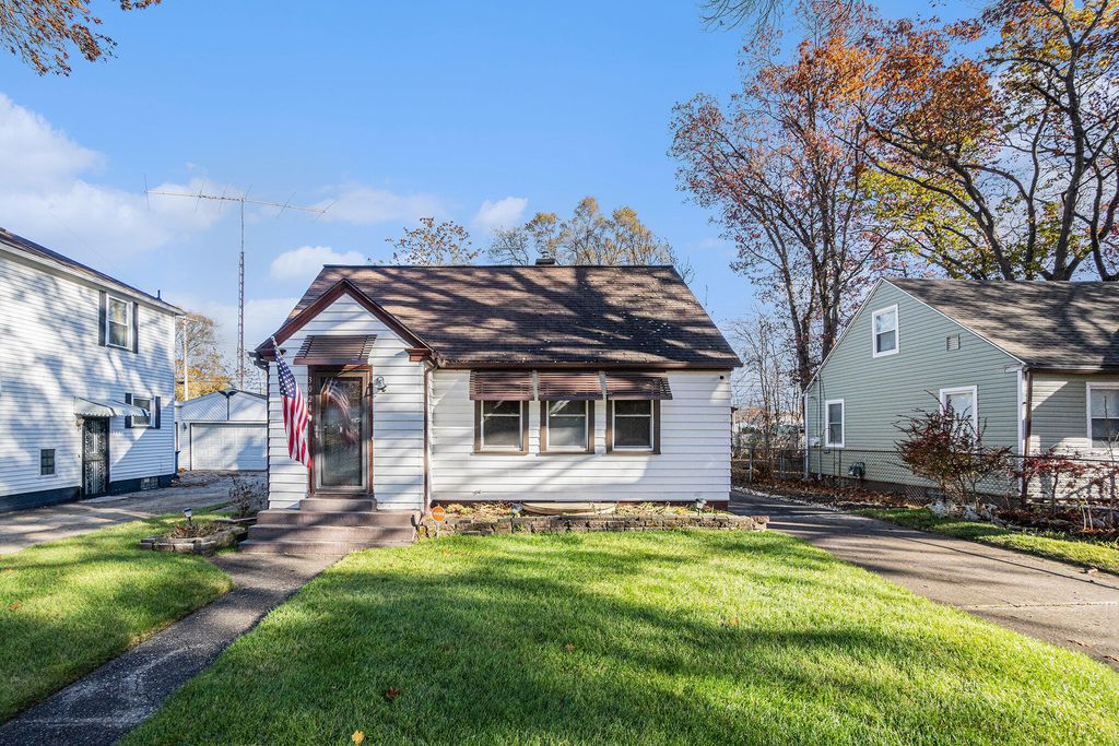 Photo of 3024 Woodcliffe Drive, Muskegon, MI 49444 (MLS # 25058544)