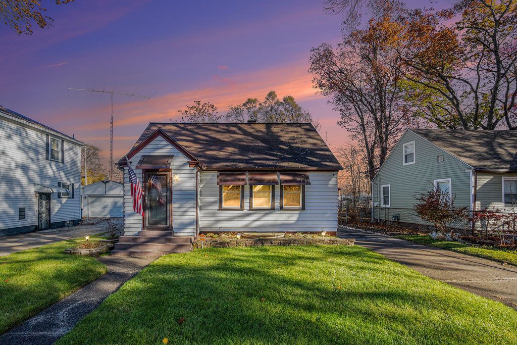 Photo of 3024 Woodcliffe Drive, Muskegon, MI 49444 (MLS # 25058544)