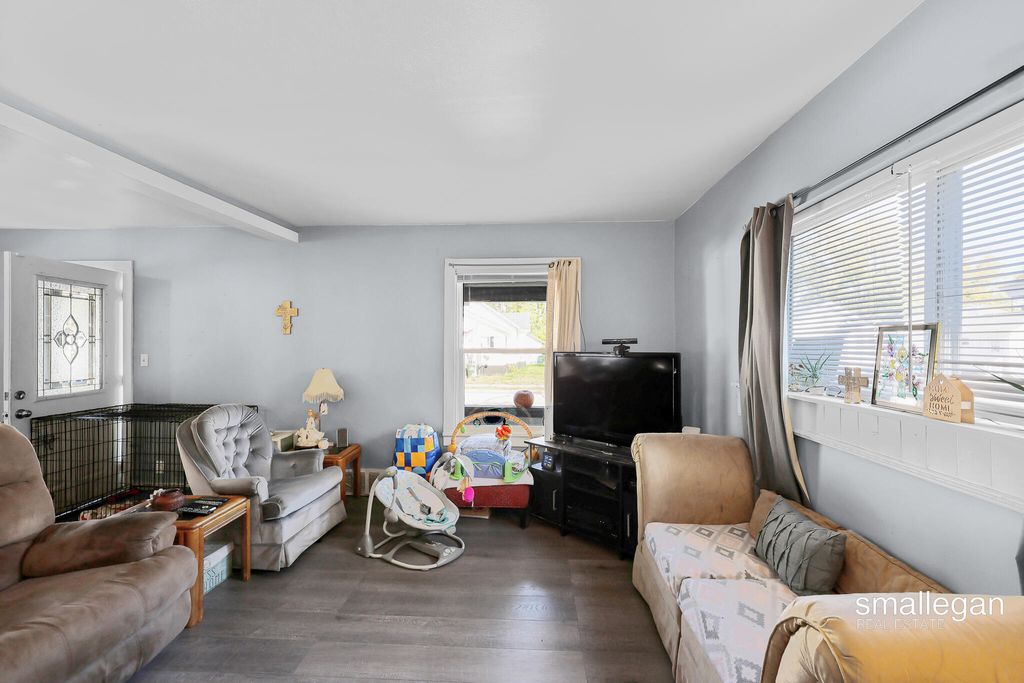 Photo of 1085 E Larch Avenue, Muskegon, MI 49442 (MLS # 25055815)