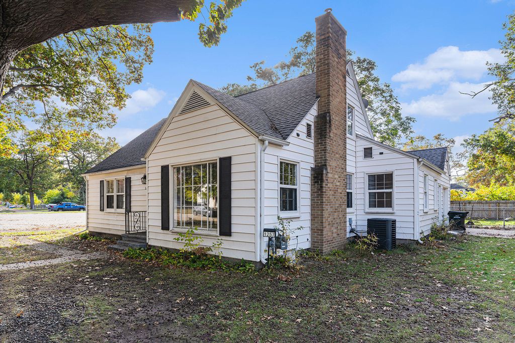 Photo of 1257 Leonard Avenue, Muskegon, MI 49442 (MLS # 25055204)