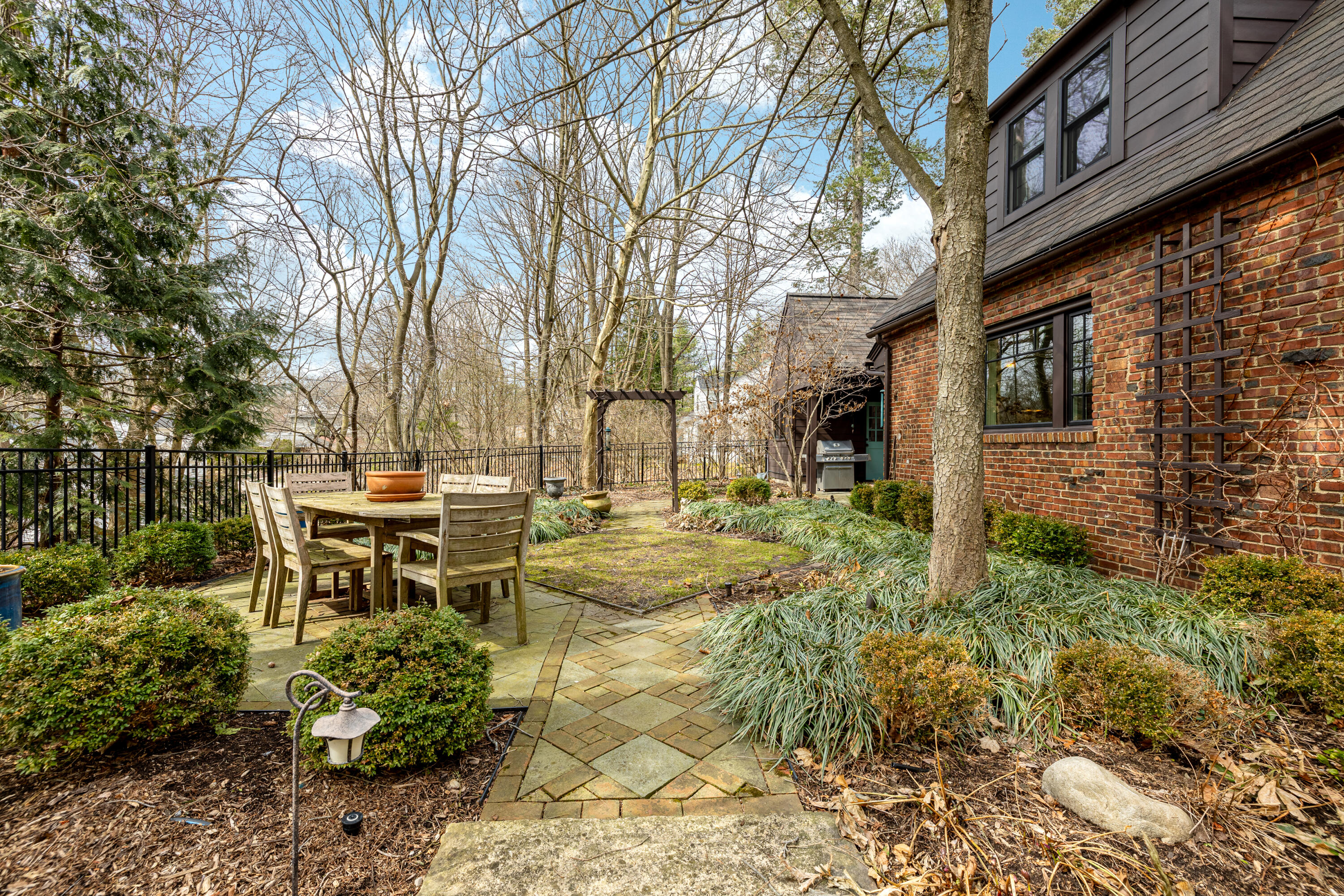 2204 Lafayette Road