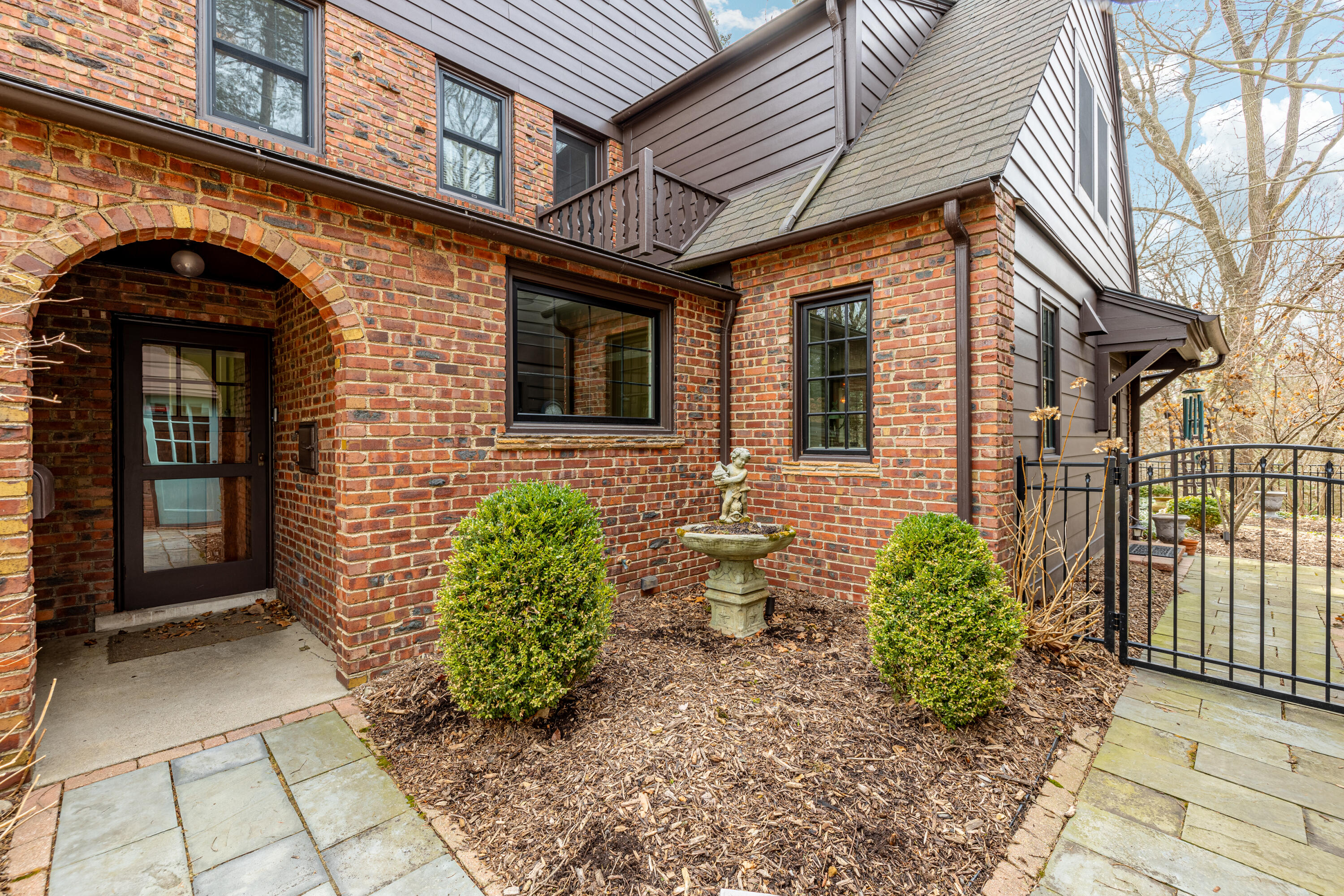 2204 Lafayette Road