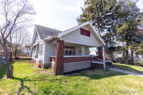 MLS: 25016332