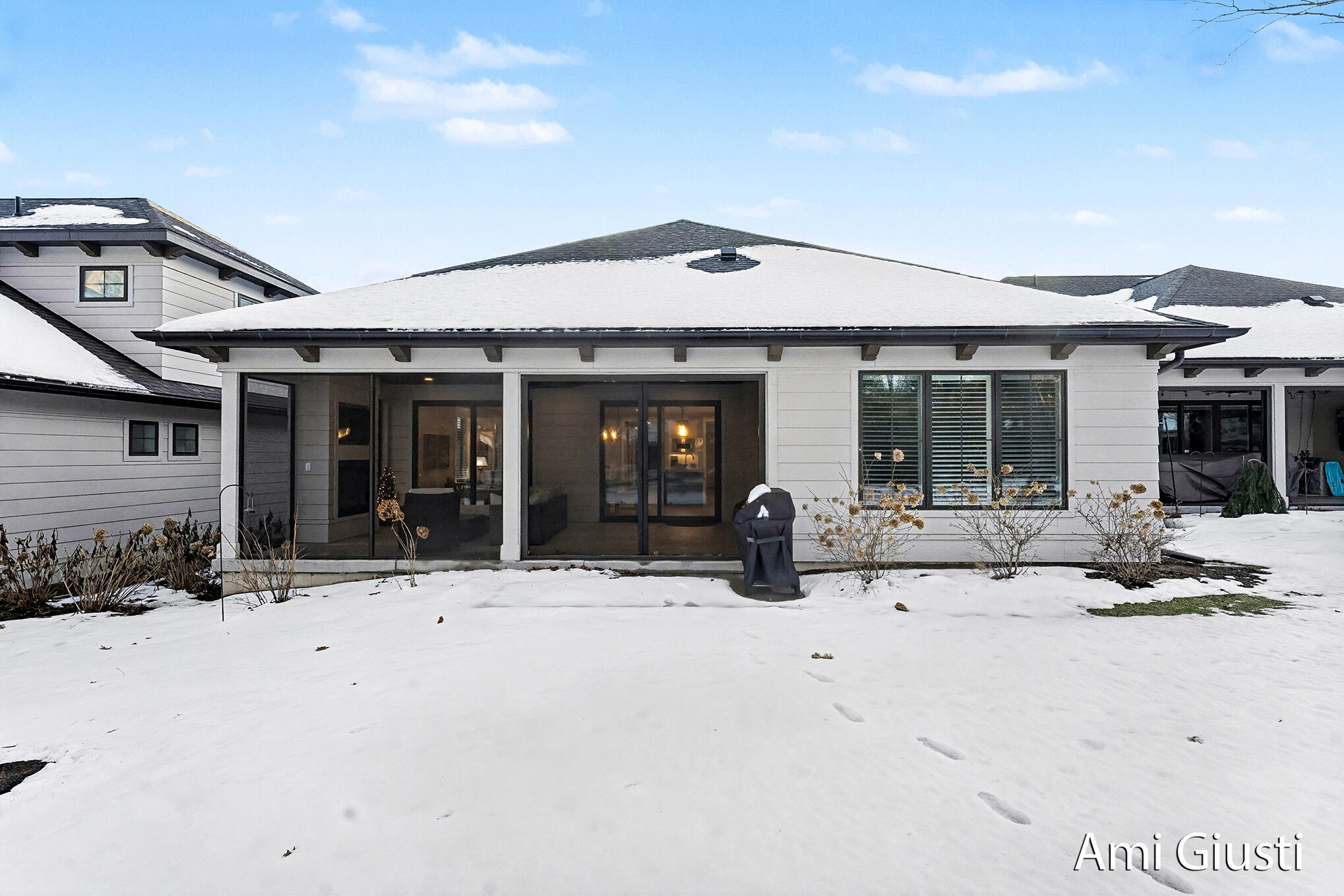 Holland, Michigan 49424, United States, 4 Bedrooms Bedrooms, ,3 BathroomsBathrooms,Residential,Active,257538