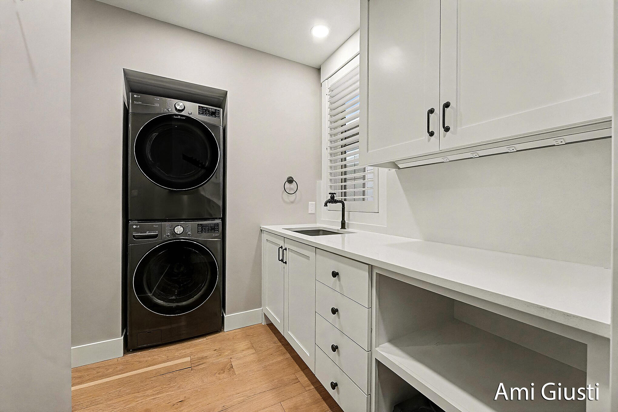 Holland, Michigan 49424, United States, 4 Bedrooms Bedrooms, ,3 BathroomsBathrooms,Residential,Active,257538