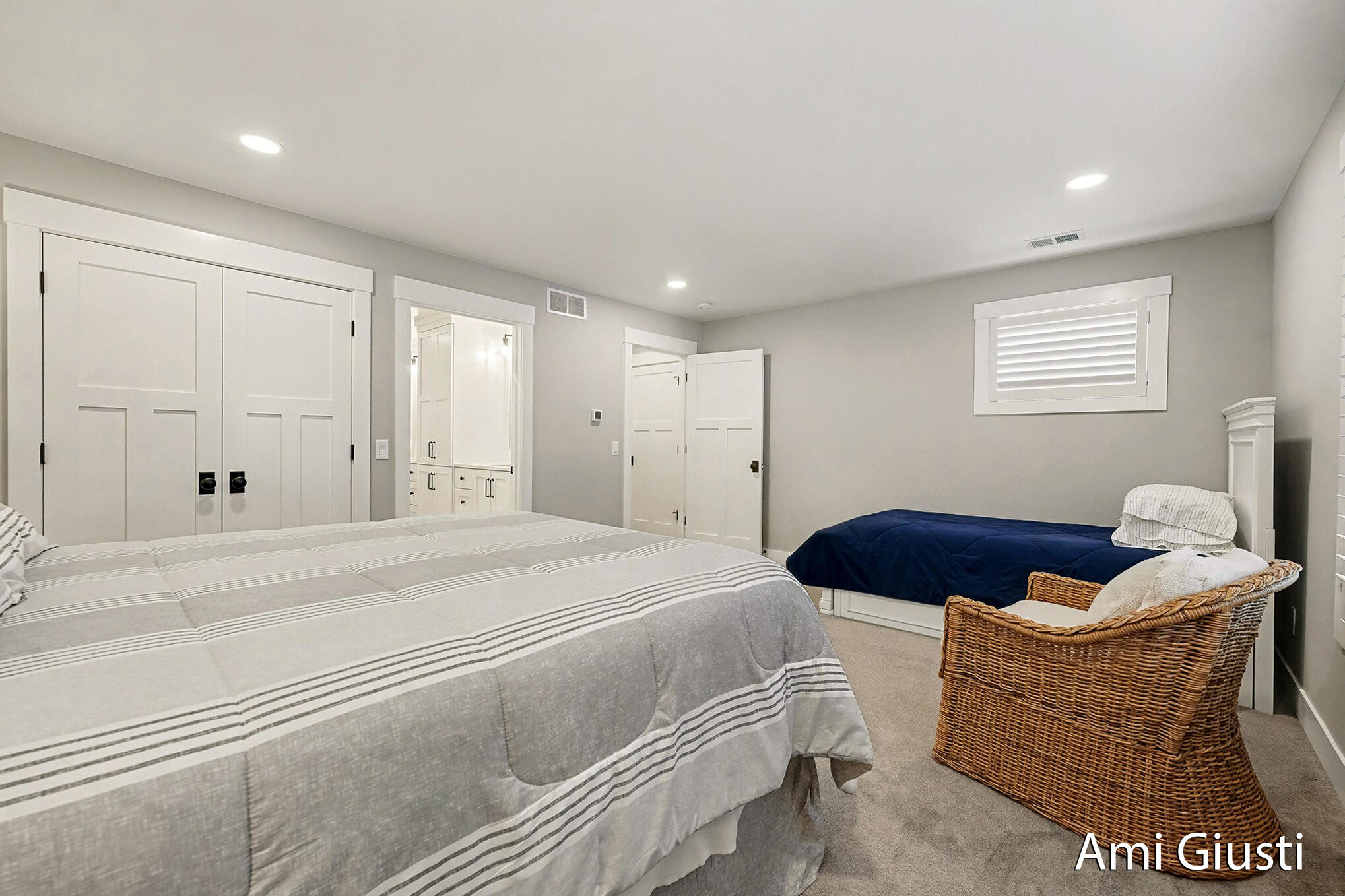 Holland, Michigan 49424, United States, 4 Bedrooms Bedrooms, ,3 BathroomsBathrooms,Residential,Active,257538