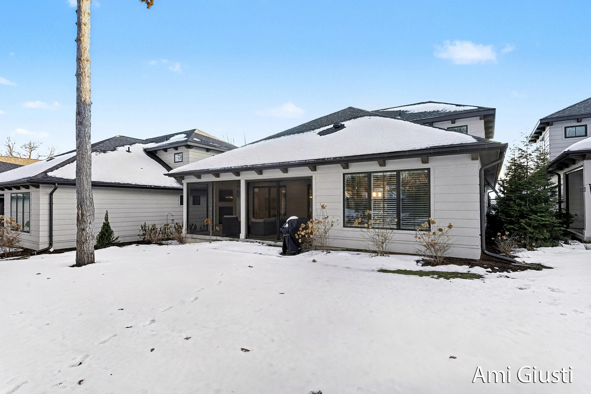 Holland, Michigan 49424, United States, 4 Bedrooms Bedrooms, ,3 BathroomsBathrooms,Residential,Active,257538