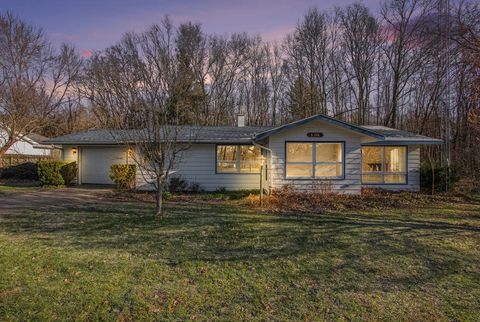 32286 Center Street, Dowagiac, MI 49047 - MLS#: 25013080