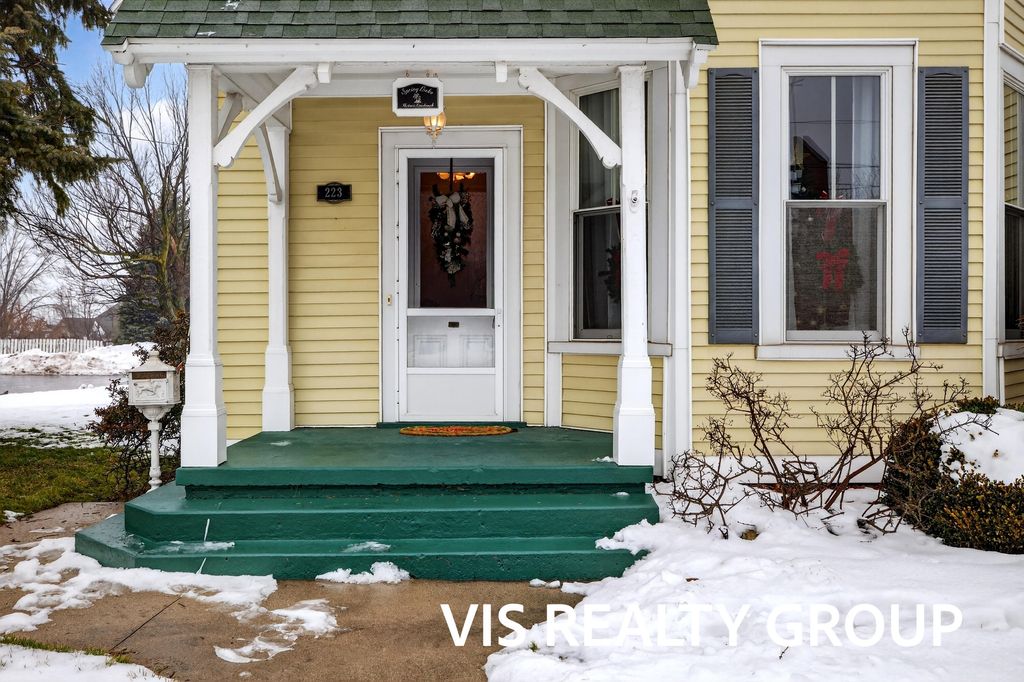 Photo of 223 E Savidge Street, Spring Lake, MI 49456 (MLS # 26000775)