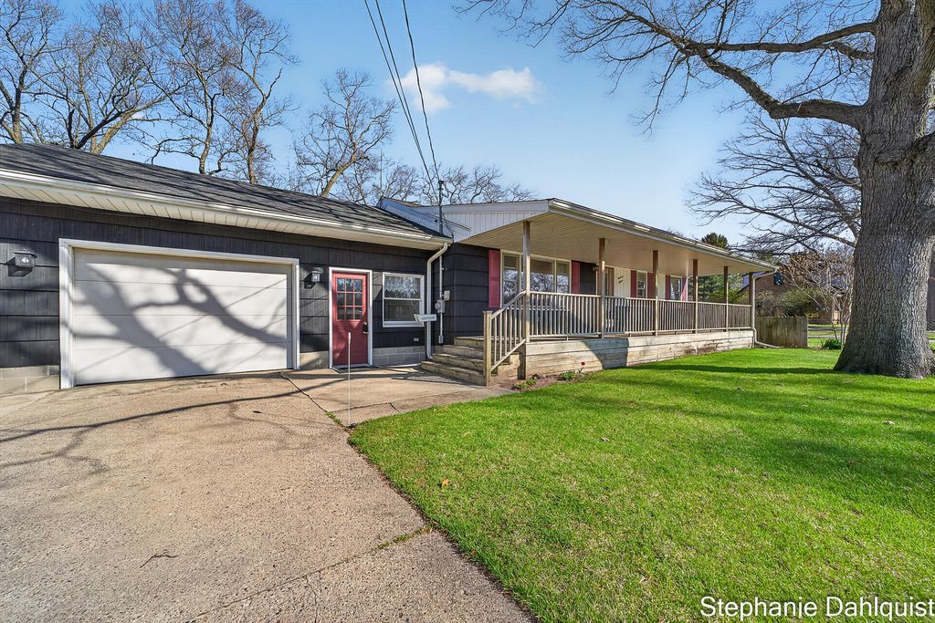 Photo of 1415 Woodhaven Street, Muskegon, MI 49445 (MLS # 26017580)