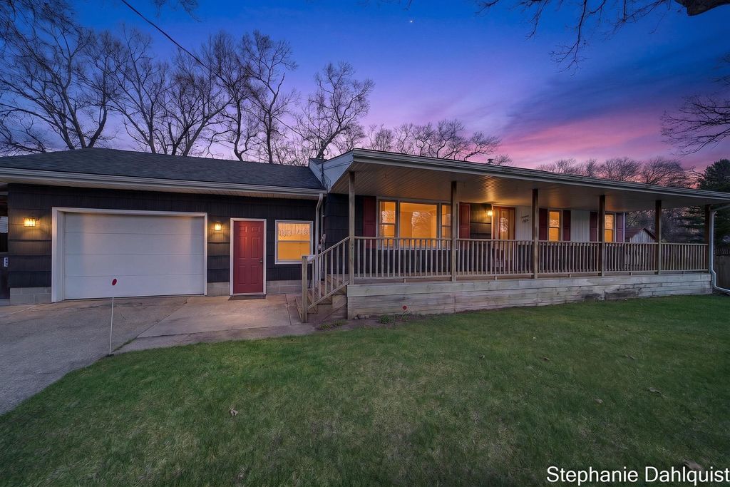 Photo of 1415 Woodhaven Street, Muskegon, MI 49445 (MLS # 26017580)