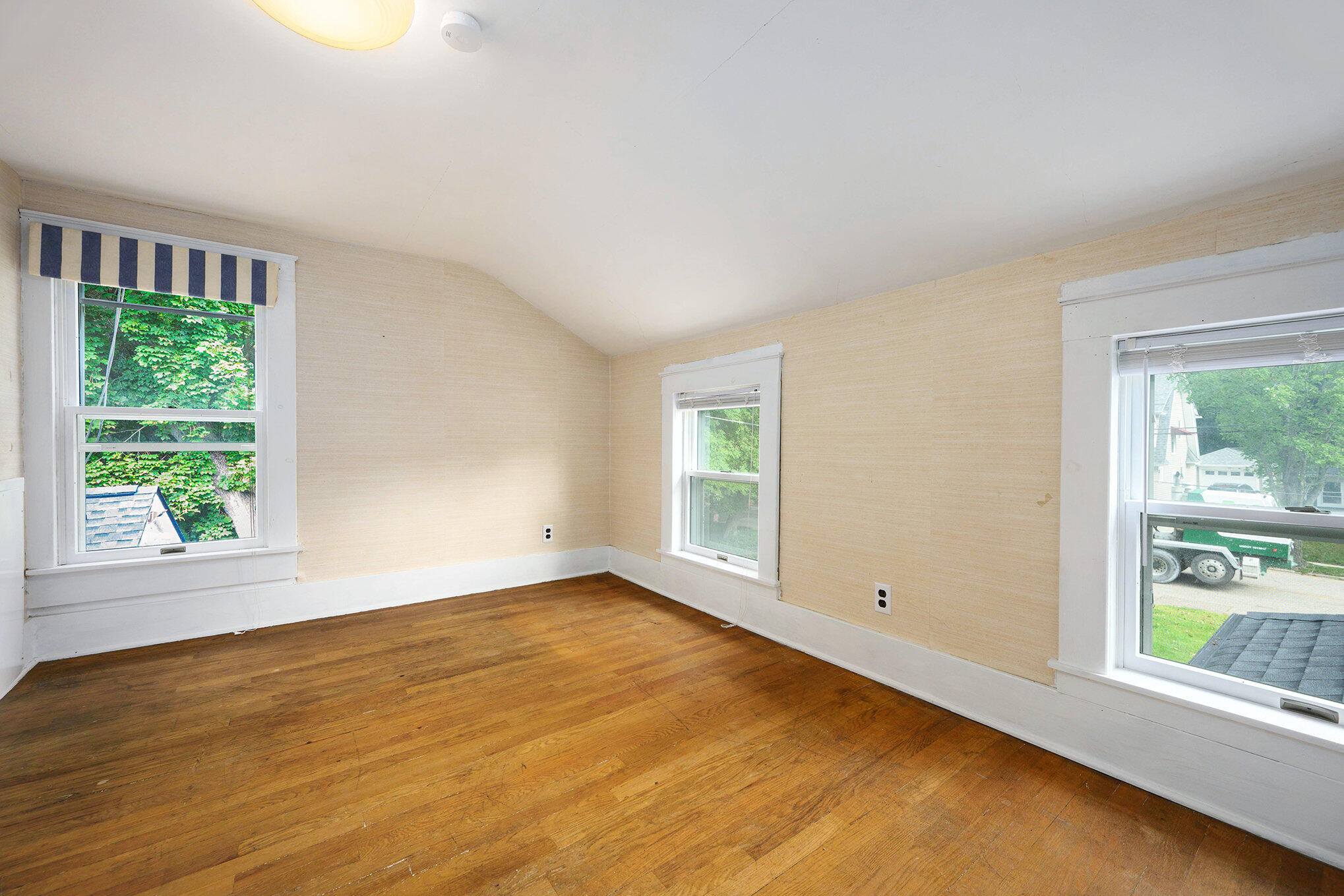 Kalamazoo, Michigan 49008, United States, 4 Bedrooms Bedrooms, ,3 BathroomsBathrooms,Residential,Active,200281