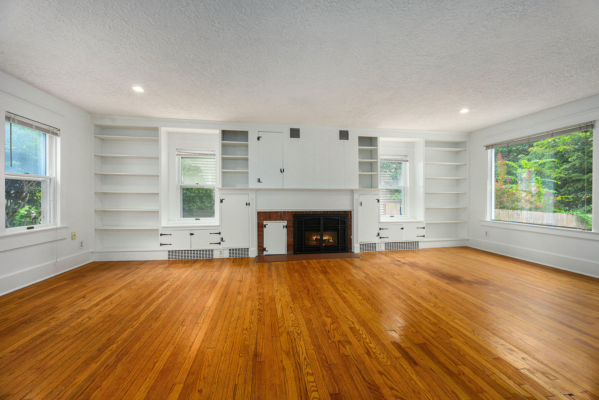 Kalamazoo, Michigan 49008, United States, 4 Bedrooms Bedrooms, ,3 BathroomsBathrooms,Residential,Active,200281