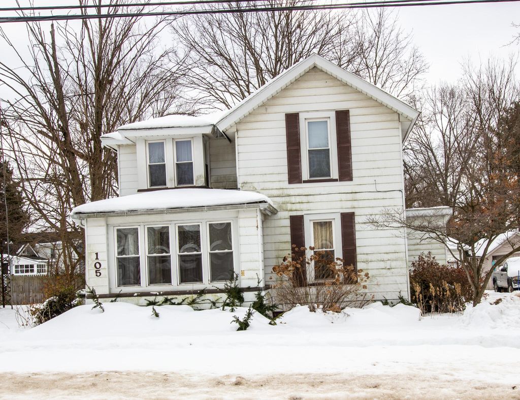 Photo of 105 W Telegraph Street, Dowagiac, MI 49047 (MLS # 26005042)
