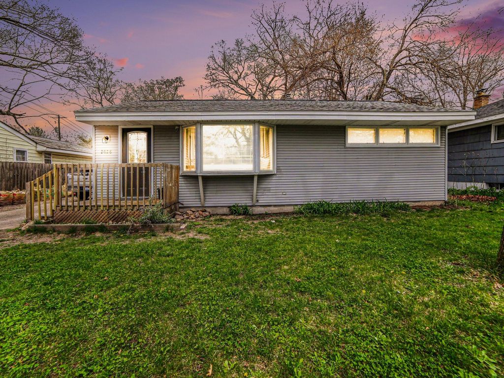 Photo of 2028 Marcoux Avenue, Muskegon, MI 49442 (MLS # 26018877)