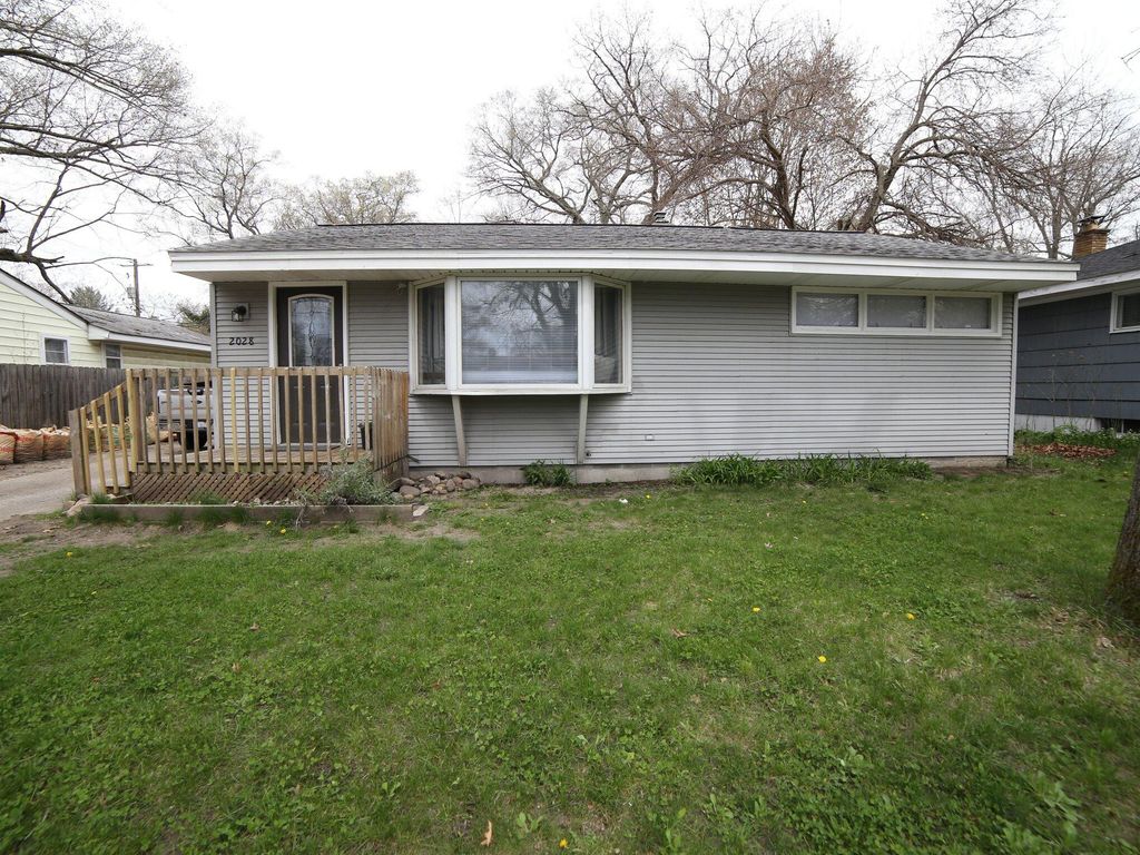 Photo of 2028 Marcoux Avenue, Muskegon, MI 49442 (MLS # 26018877)