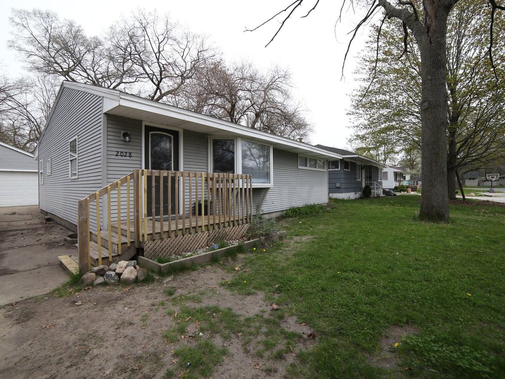 Photo of 2028 Marcoux Avenue, Muskegon, MI 49442 (MLS # 26018877)