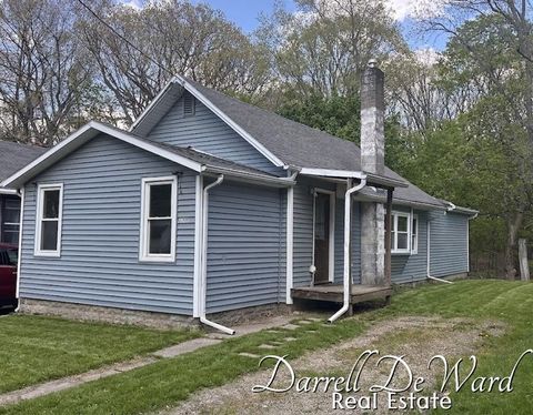 Photo of 1710 Indiana Avenue, Lansing, MI 48906 (MLS # 26023408)