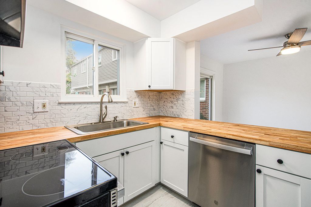 Photo of 3351 Williamsburg Road, Ann Arbor, MI 48104 (MLS # 26005159)