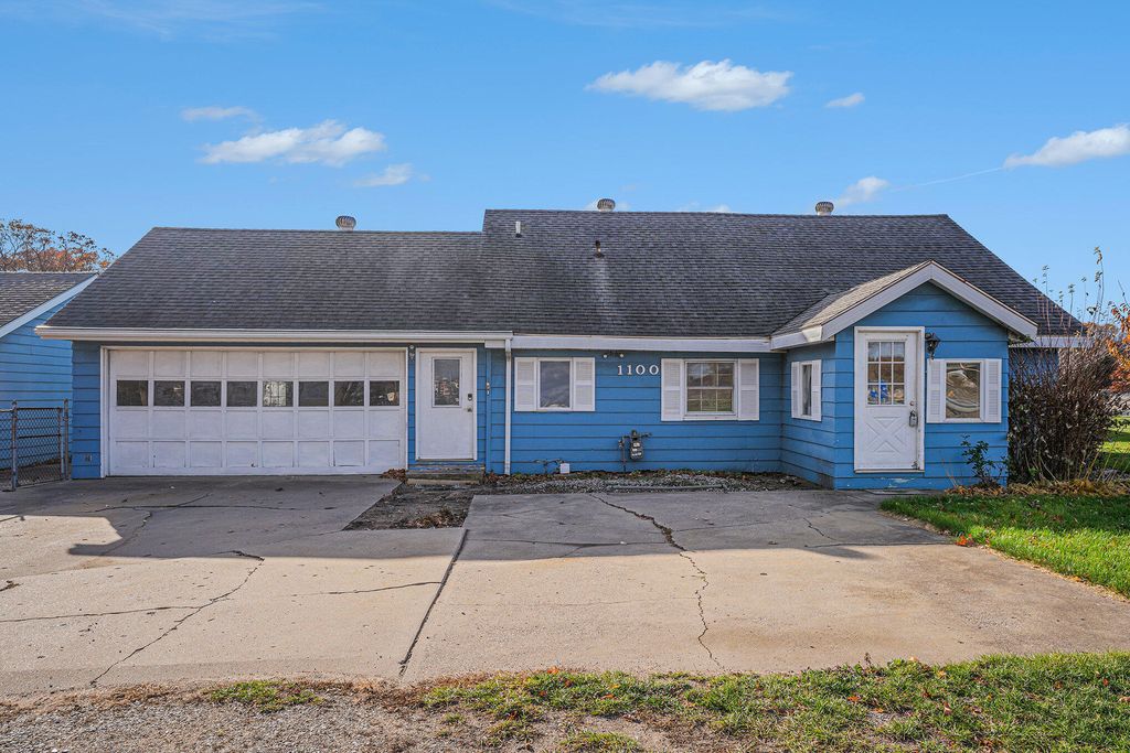 Photo of 1100 Harvey Street, Muskegon, MI 49442 (MLS # 25045804)