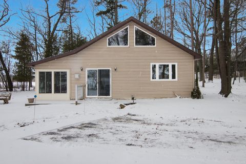 Photo of 63 E Piney Road, Manistee, MI 49660 (MLS # 26002981)
