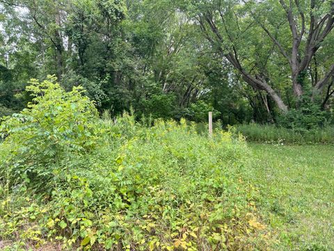 Photo of 3661 Willow Drive NE, Grand Rapids, MI 49525 (MLS # 25042595)