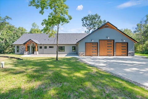 Photo for 62357 Hunters Pointe Drive