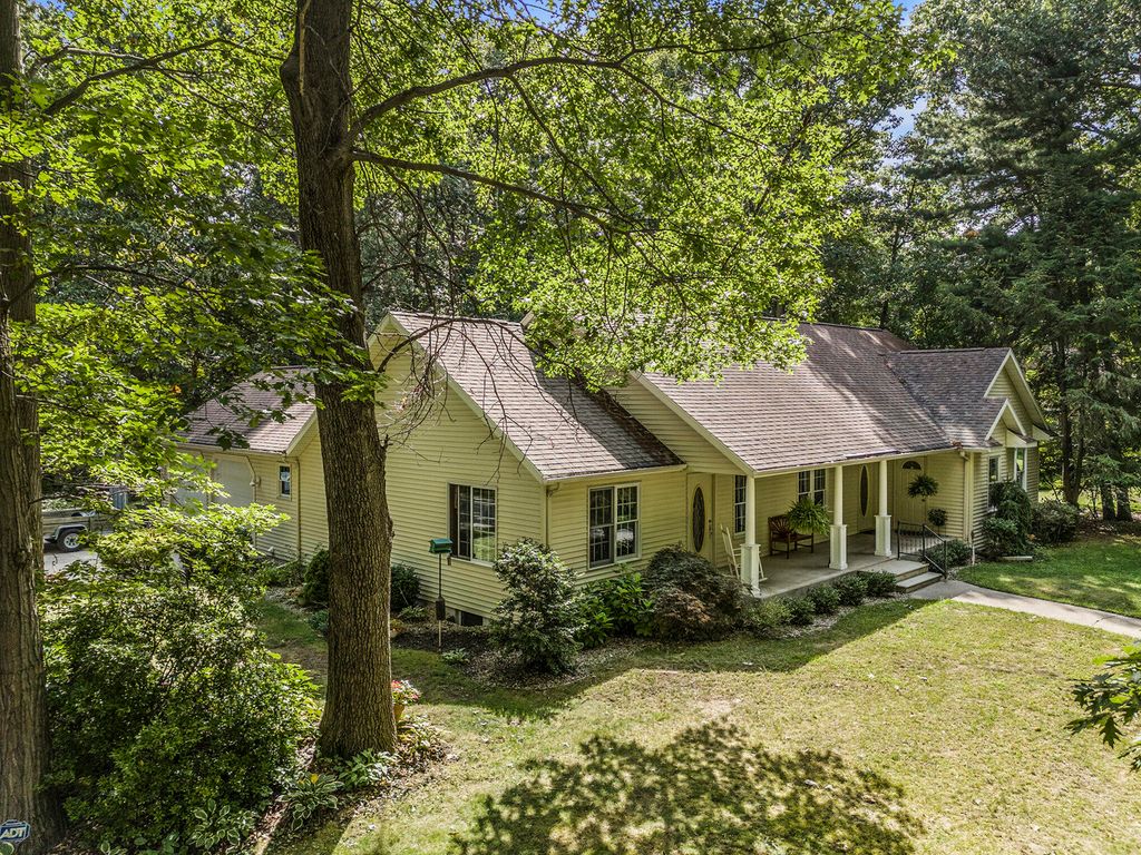 Photo of 13892 148th Avenue, Grand Haven, MI 49417 (MLS # 25045560)