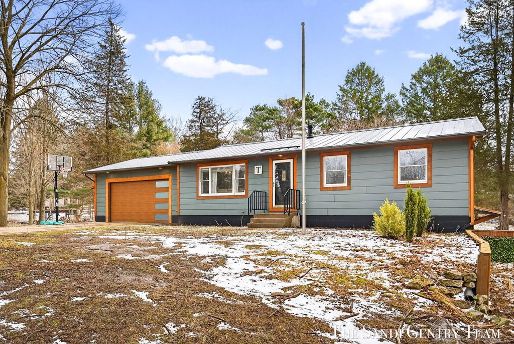 Photo of 10816 168th Avenue, Grand Haven, MI 49417 (MLS # 26011332)