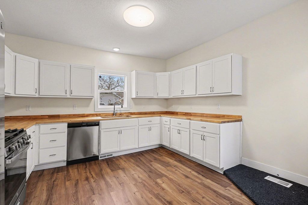 Photo of 769 Catawba Avenue, Muskegon, MI 49442 (MLS # 26001854)