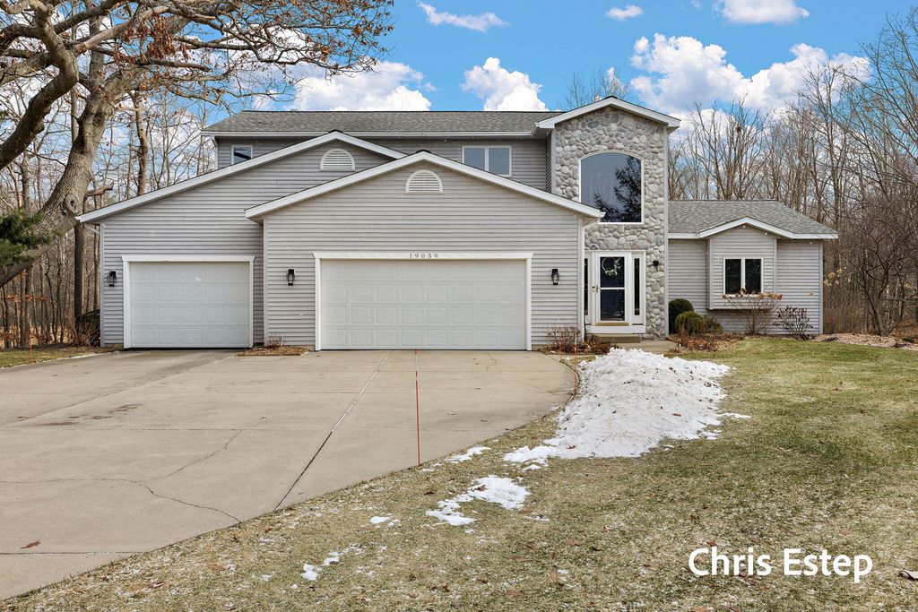 Photo of 19059 Sioux Drive, Spring Lake, MI 49456 (MLS # 26001394)