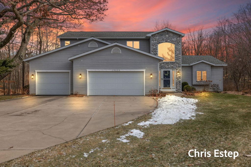 Photo of 19059 Sioux Drive, Spring Lake, MI 49456 (MLS # 26001394)