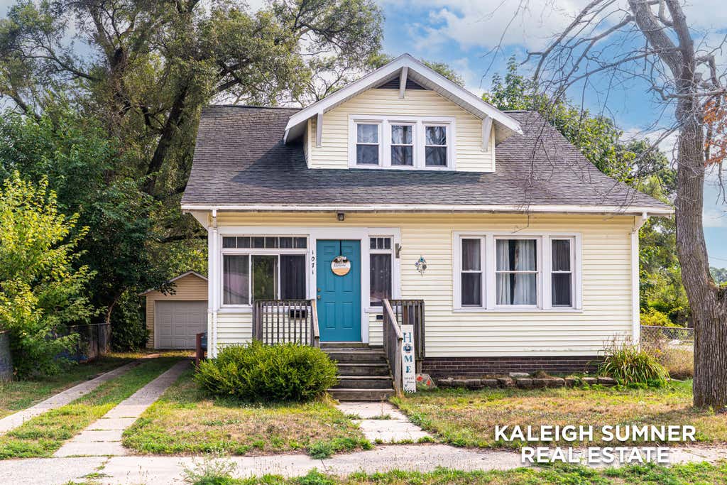 Photo of 1071 Irwin Avenue, Muskegon, MI 49442 (MLS # 26043106)